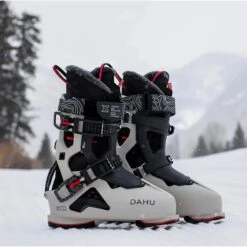 Dahu Ecorce 01X Warm Grey And Black Boots 2023 -Oakley Store Mensecorce01x jpg